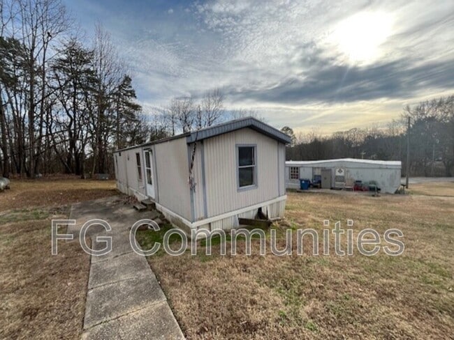 Photo - 100 2nd Ave SE