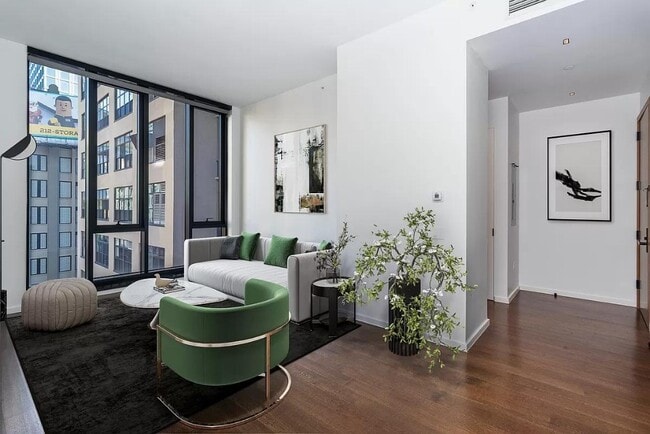 476 Broadway Unit 10-C