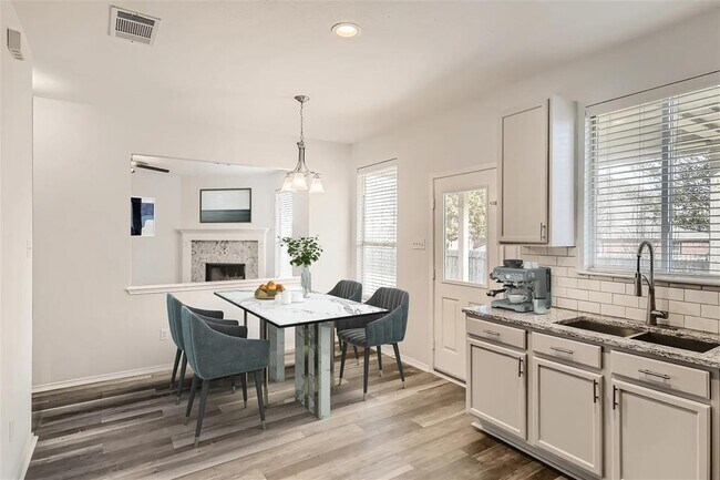 Photo - 1104 Canoe Cove