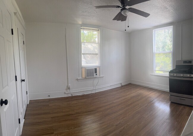 Photo - 135 E 17th St