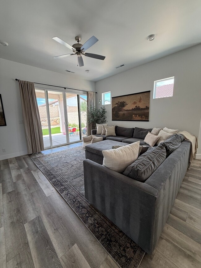 Photo - 675 W Cyn Pne Dr