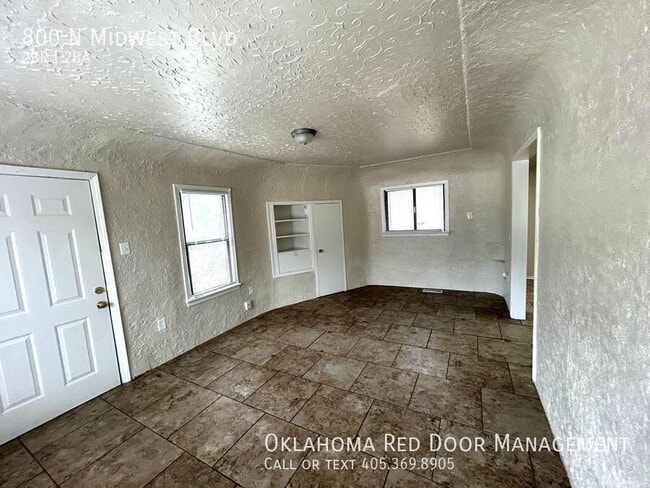 800 N Midwest Blvd