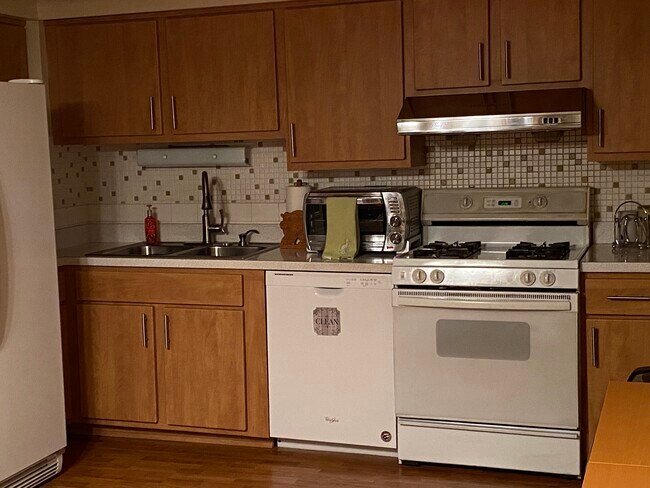 Photo - 233 W 24th Plz Townhome