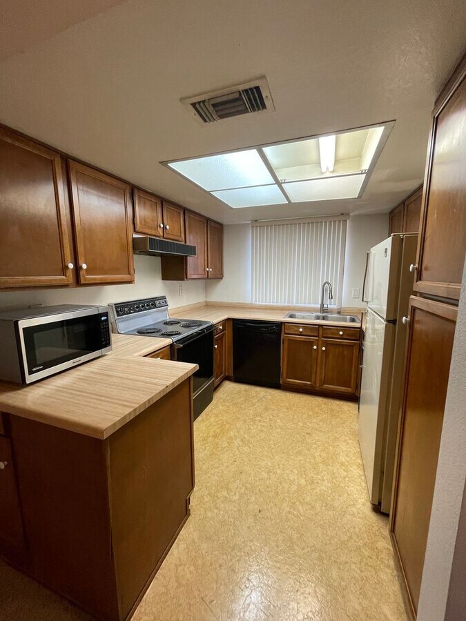 Photo - 700 E Mesquite Ave Unit K104