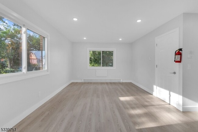 Building Photo - 557 S Broad St Unit A4-A4 Rental