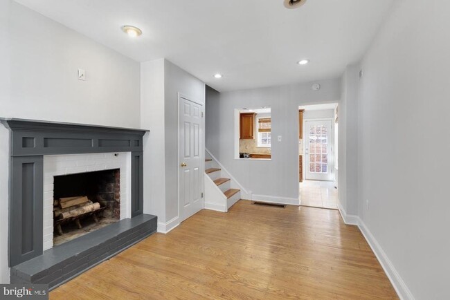 Photo - 244 S Warnock St Townhome