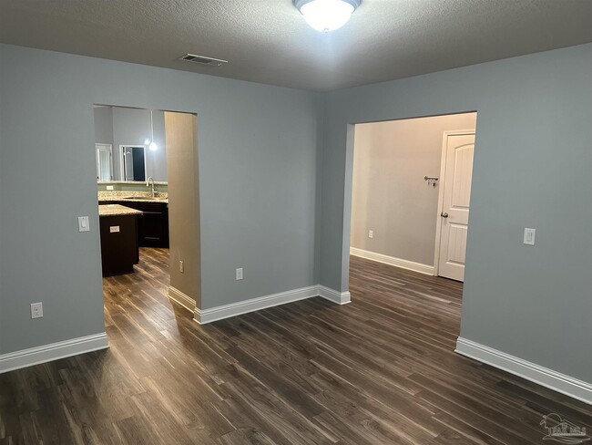 Photo - 2413 Spur Ln