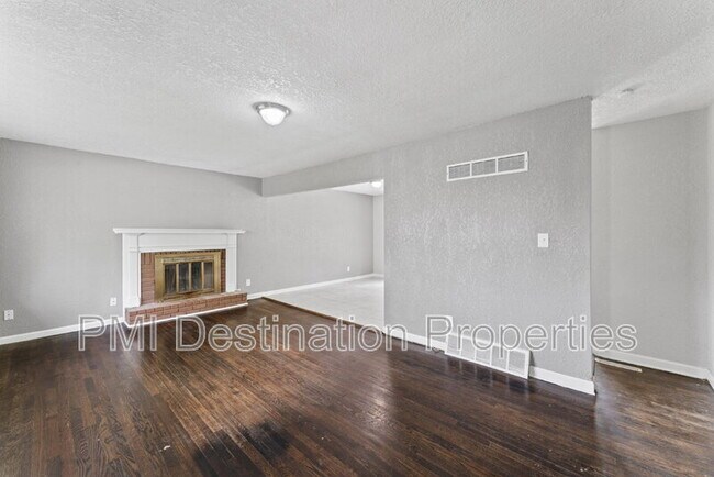 Photo - 1923 N 75 Dr