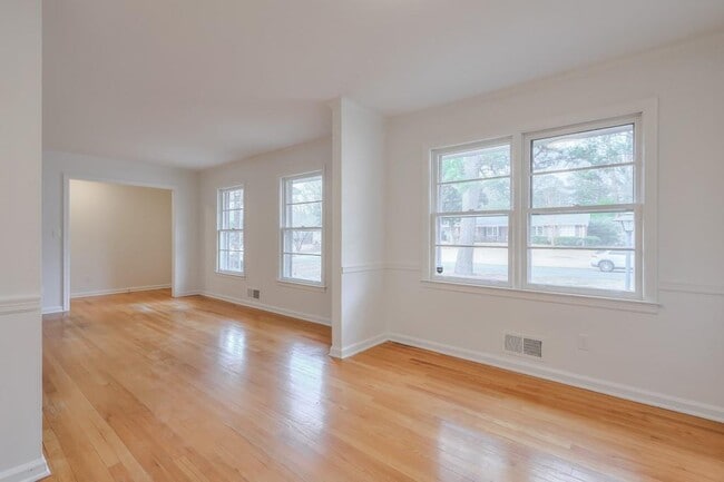 1055 Tuxedo Dr