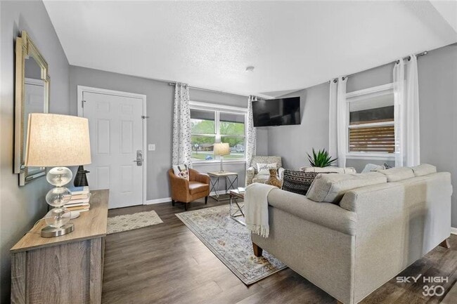 Photo - 110 SE 13th St