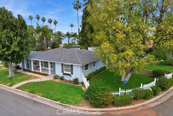Building Photo - 1329 La Loma Dr