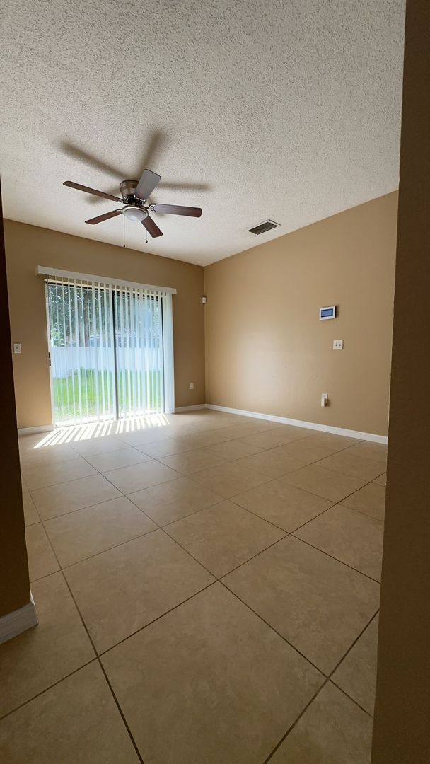 Photo - 850 Glastonbury Dr