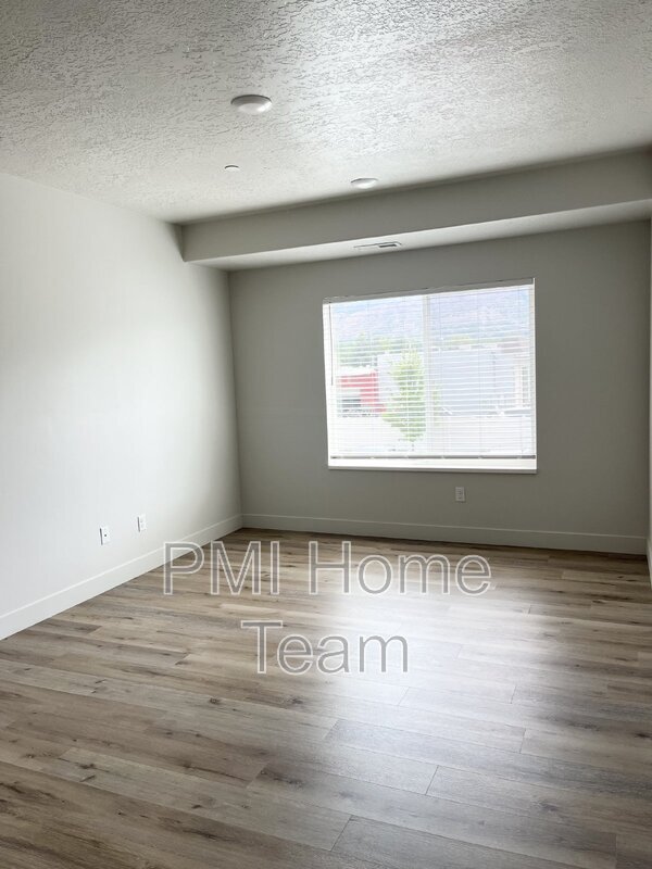 Photo - 2874 Kiesel Ave Unit 205