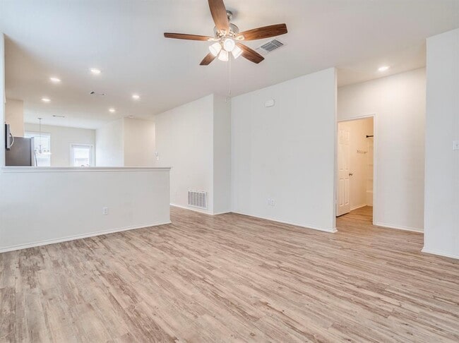 Photo - 790 Pepperbark Loop