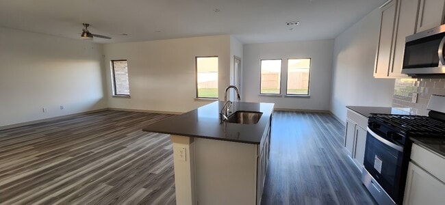 Photo - 3711 Jayci Lk Trce