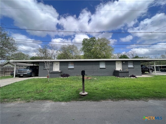 Photo - 1005 Hackberry St