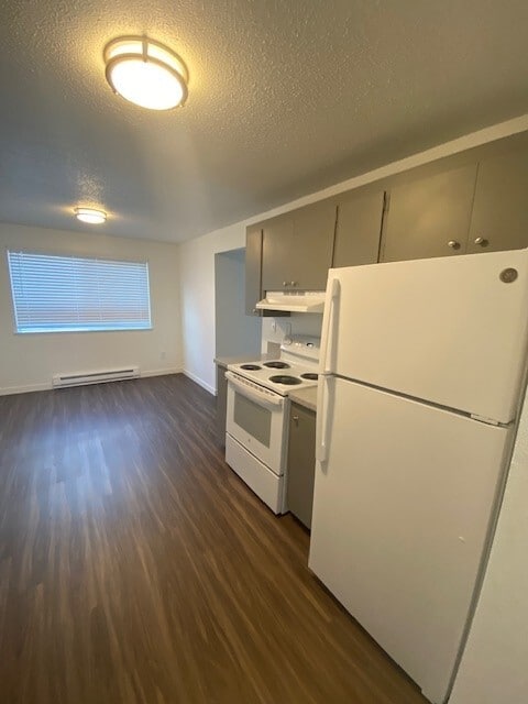 Apt 25 Kitchen - Stateside Flats