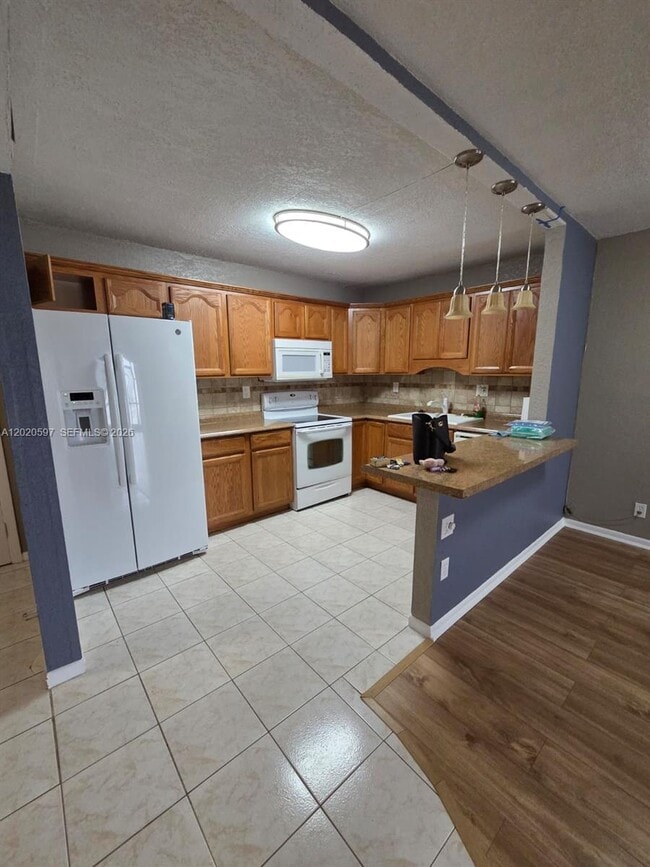 Building Photo - 4133 NW 88th Ave Unit 102
