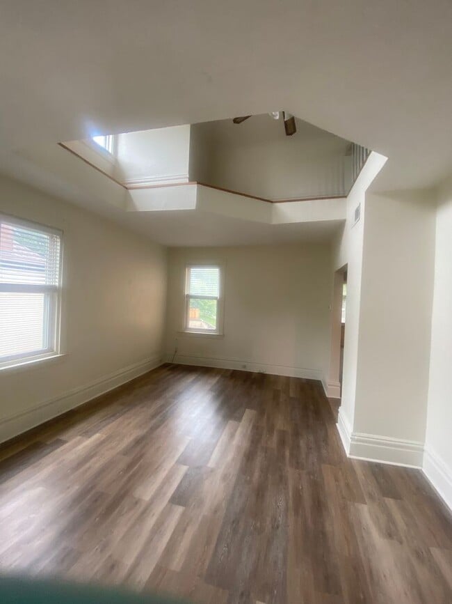 Must see 2 Bed 1 Bath apartment in Bellevue - Must see 2 Bed 1 Bath apartment in Bellevue