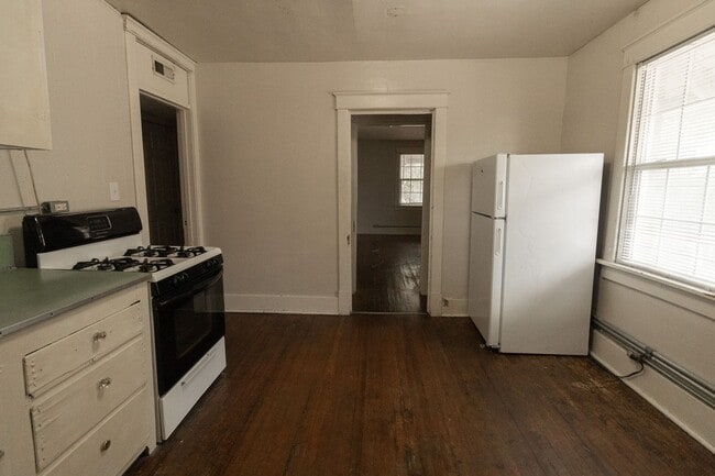 Photo - 2 Bedroom House Just Steps From Downtown & Campus