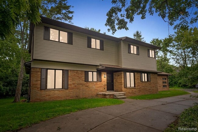 Building Photo - 4866 Walnut Lake Rd Rental