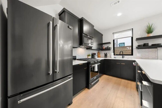 Photo - 2311 E 8th St Unidad 2