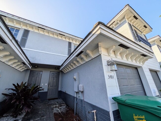 Building Photo - Gorgeous 2BR/2.5BA Townhouse in Gated Community – Lauderhill