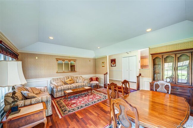 Photo - 78 Lakebridge Dr S
