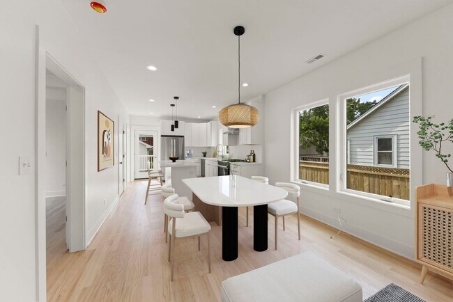 Photo - 118 N President St