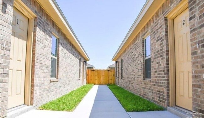 2606 E Eisenhower Ave Unit 4