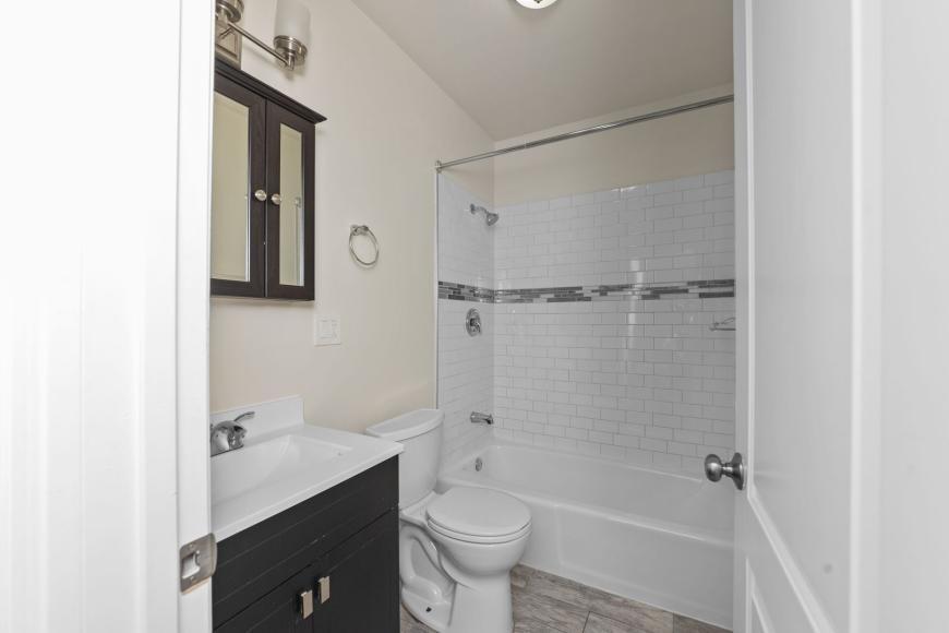 Photo - 2 bedroom in Chicago IL 60613 Unit 915-1