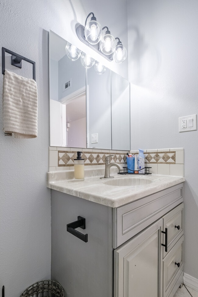 Photo - 5521 27th Ave Unidad 4