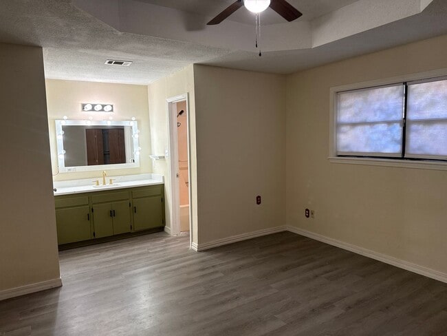 Photo - 1742 Byron Dr