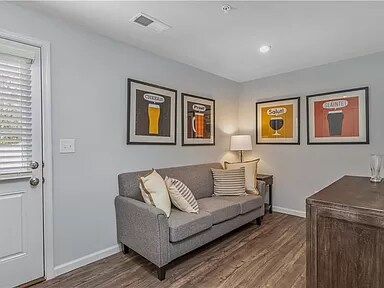 Photo - 2147 Cross Country Rd