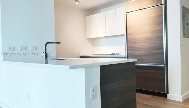 Photo - 1100 S Miami Ave Unidad 2403