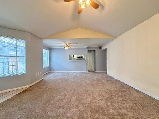 Building Photo - 501 W 26th St Unit 321