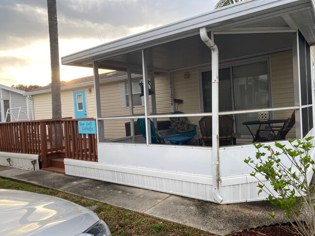 Building Photo - 4825 Jimmy Buffett Mem Hwy