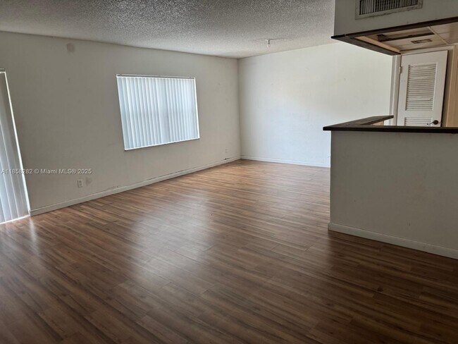 Building Photo - 17901 NW 68th Ave Unit R209 Rental