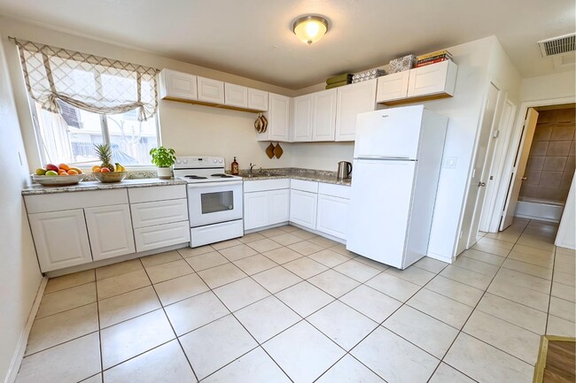 Photo - 1702 W Shangri La Rd Unit Apt 3