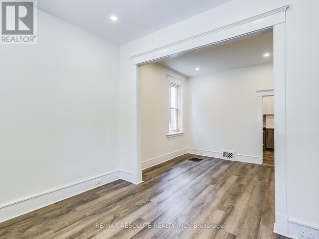 Photo - 222 Plymouth St