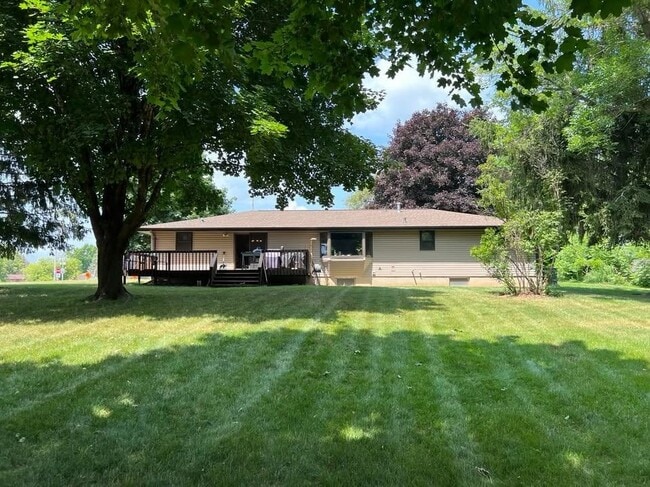 Photo - N1614 Meadowview Dr