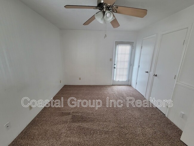 Photo - 1424 Deerpond Ln