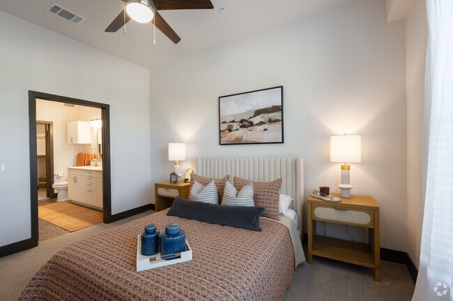1BR, 1BA - 773SF - Bedroom