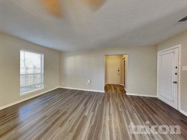 Photo - 836 Greenridge Dr