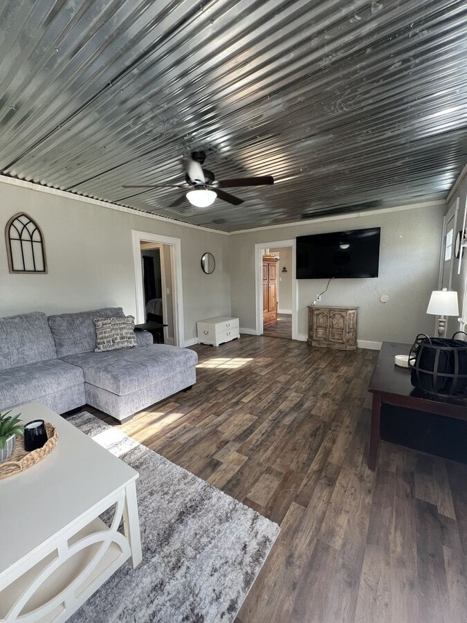 Photo - Welcome to your Fully Furnished retreat in Linden, Texas!