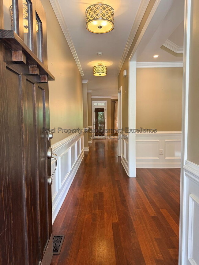 Photo - 616 Lake Artesia Ln