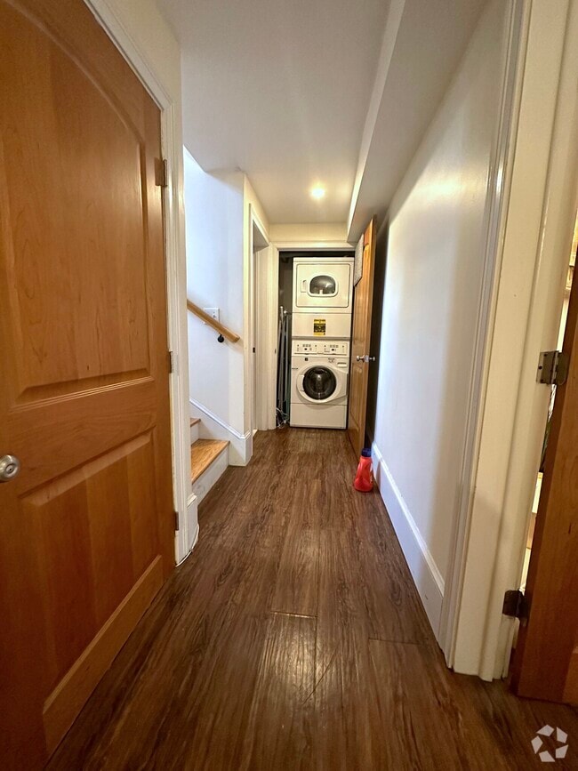 Building Photo - 11 Henshaw St Unit 1 Rental