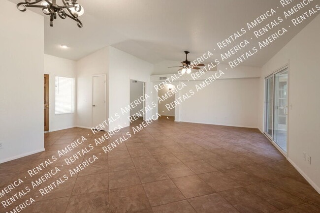 Photo - 1530 E Whitten St