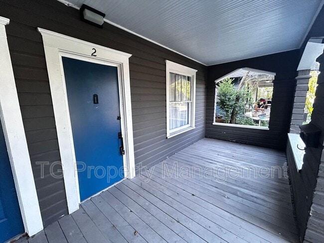 Photo - 2561 Rosselle St