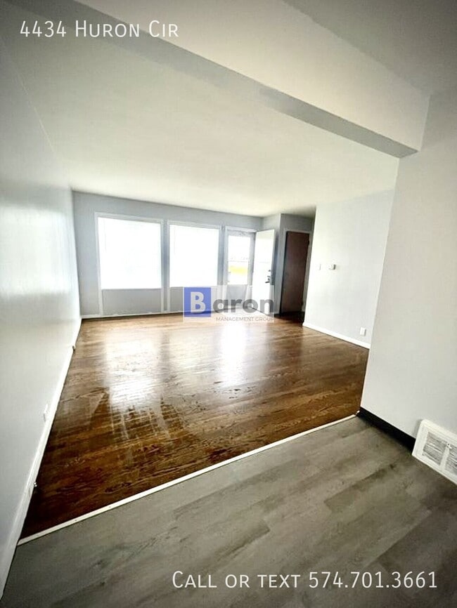 4434 Huron Cir